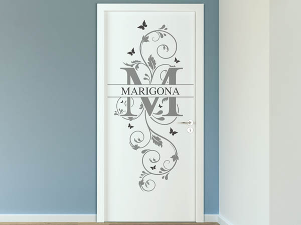 Wandtattoo Namensschild Marigona auf einer Tür