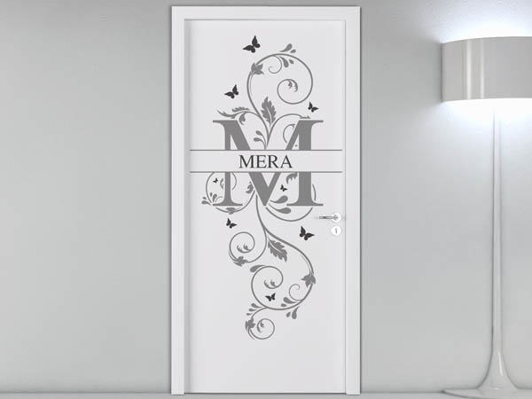 Wandtattoo Namensschild Mera auf einer Tür