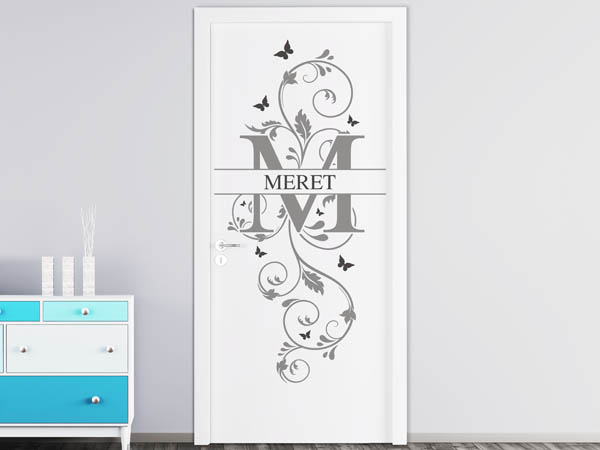 Wandtattoo Namensschild Meret auf einer Tür