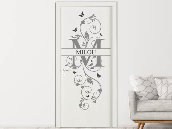Wandtattoo Namensschild Milou auf einer Tür