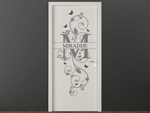Wandtattoo Namensschild Miradije auf einer Tür