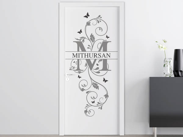 Wandtattoo Namensschild Mithursan auf einer Tür