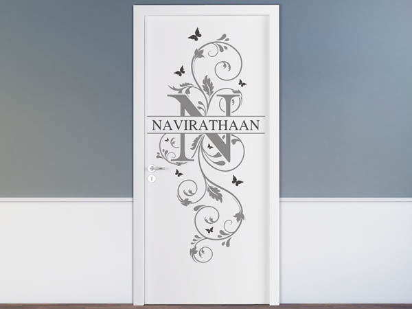 Wandtattoo Namensschild Navirathaan auf einer Tür