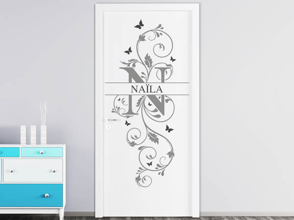 Wandtattoo Namensschild Naïla auf einer Tür