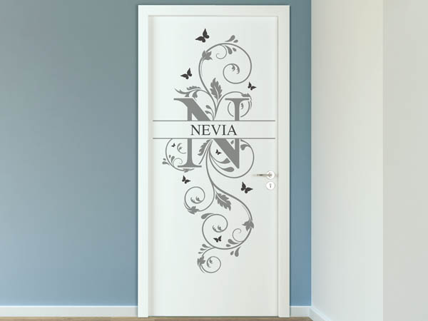 Wandtattoo Namensschild Nevia auf einer Tür