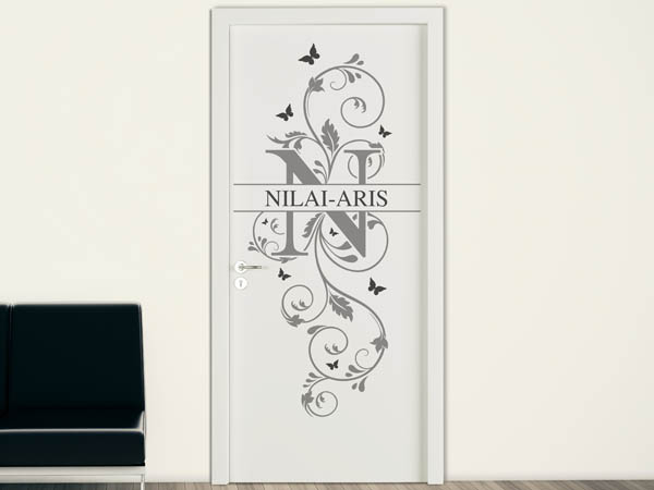 Wandtattoo Namensschild Nilai-Aris auf einer Tür