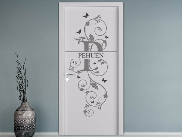 Wandtattoo Namensschild Pehuen auf einer Tür