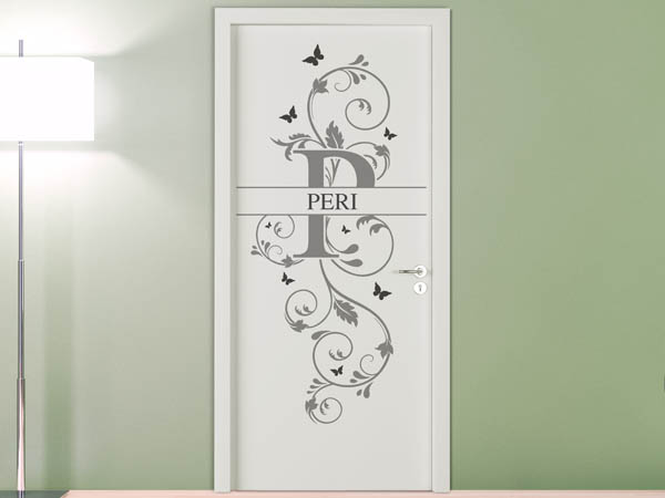 Wandtattoo Namensschild Peri auf einer Tür