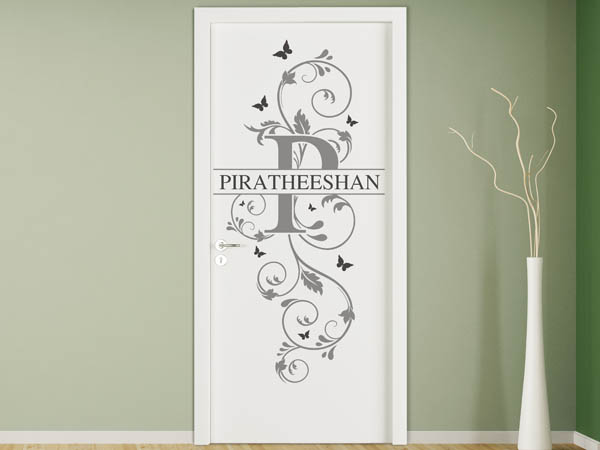 Wandtattoo Namensschild Piratheeshan auf einer Tür