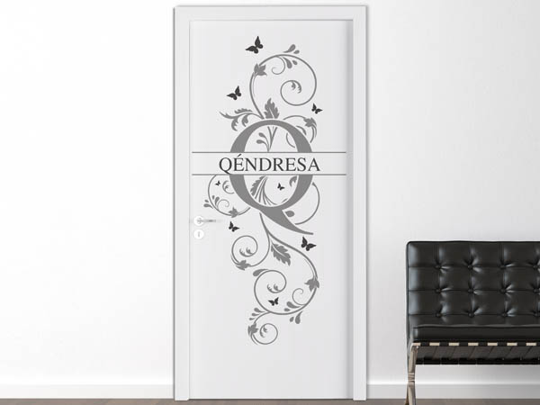 Wandtattoo Namensschild Qéndresa auf einer Tür