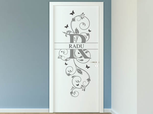 Wandtattoo Namensschild Radu auf einer Tür