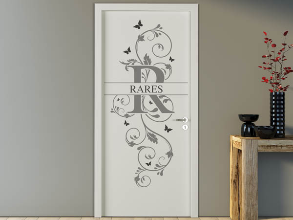 Wandtattoo Namensschild Rares auf einer Tür