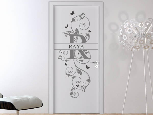 Wandtattoo Namensschild Raya auf einer Tür