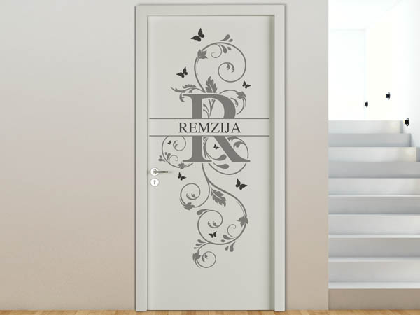 Wandtattoo Namensschild Remzija auf einer Tür