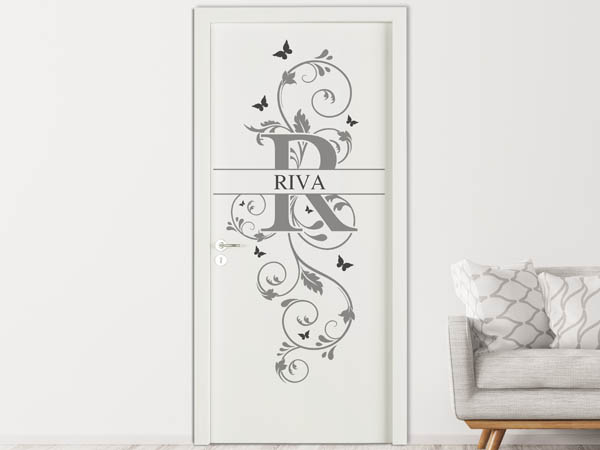 Wandtattoo Namensschild Riva auf einer Tür
