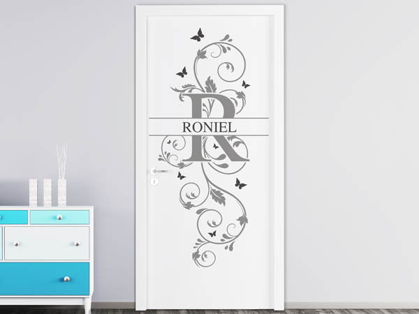 Wandtattoo Namensschild Roniel auf einer Tür