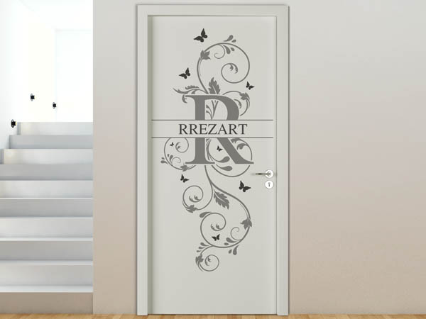 Wandtattoo Namensschild Rrezart auf einer Tür