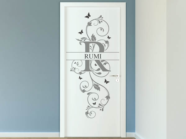 Wandtattoo Namensschild Rumi auf einer Tür