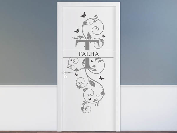Wandtattoo Namensschild Talha auf einer Tür