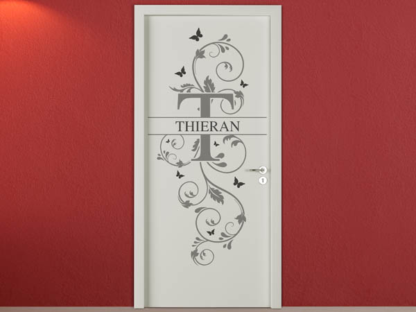 Wandtattoo Namensschild Thieran auf einer Tür