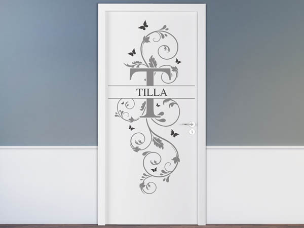 Wandtattoo Namensschild Tilla auf einer Tür