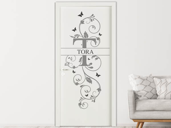 Wandtattoo Namensschild Tora auf einer Tür