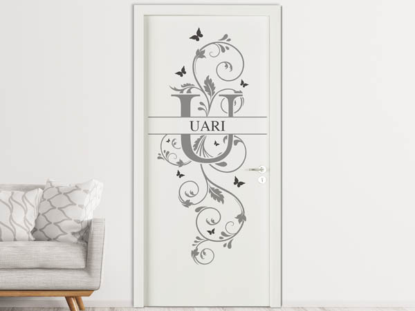 Wandtattoo Namensschild Uari auf einer Tür