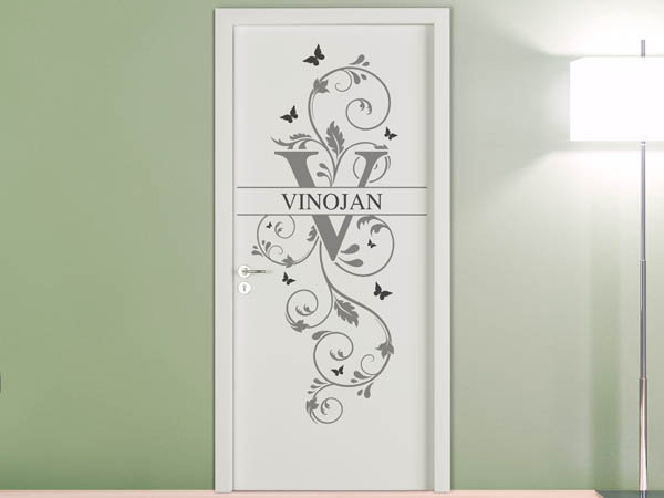 Wandtattoo Namensschild Vinojan auf einer Tür
