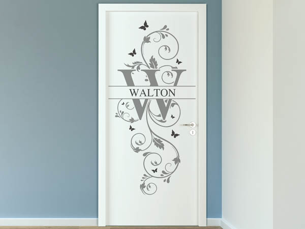 Wandtattoo Namensschild Walton auf einer Tür