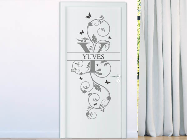 Wandtattoo Namensschild Yuves auf einer Tür