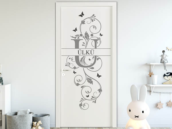Wandtattoo Namensschild Ülkü auf einer Tür