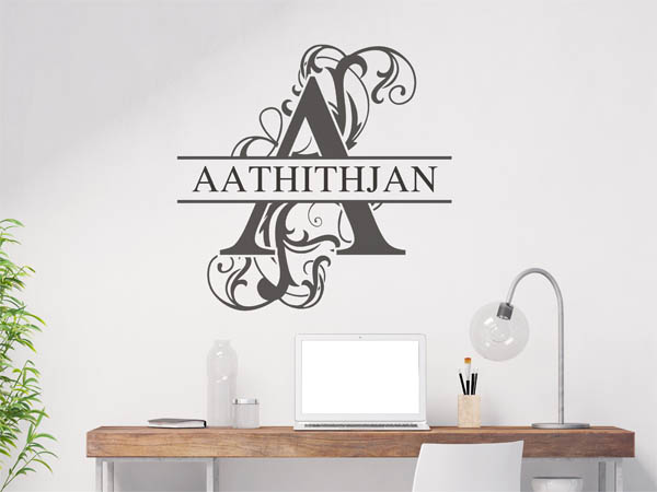 Wandtattoo verschnörkelter Buchstabe A mit Aathithjan