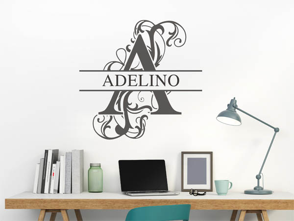 Wandtattoo verschnörkelter Buchstabe A mit Adelino