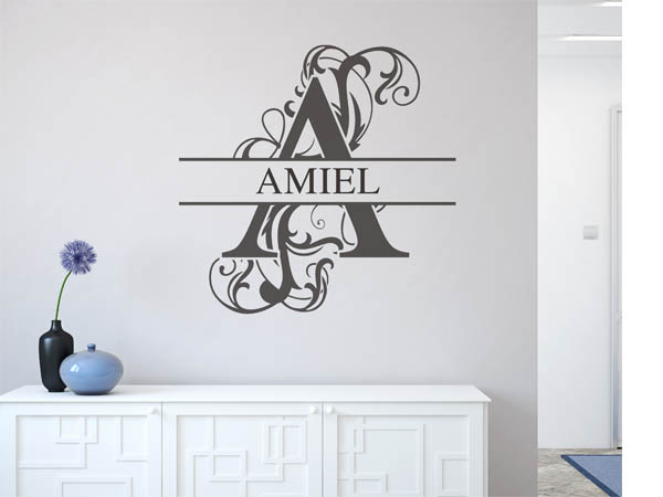 Wandtattoo verschnörkelter Buchstabe A mit Amiel