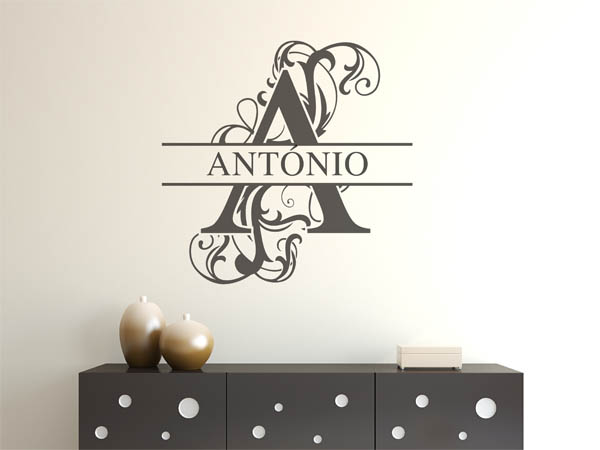 Wandtattoo verschnörkelter Buchstabe A mit António