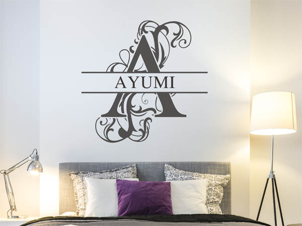 Wandtattoo verschnörkelter Buchstabe A mit Ayumi