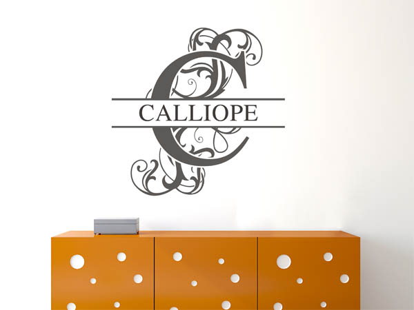 Wandtattoo verschnörkelter Buchstabe C mit Calliope