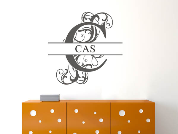 Wandtattoo verschnörkelter Buchstabe C mit Cas