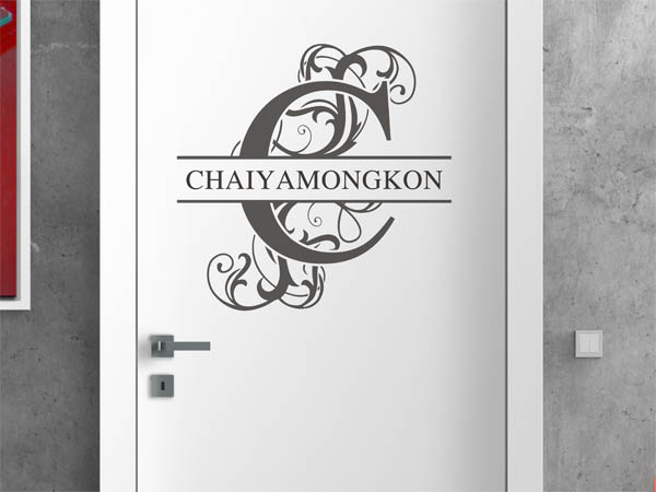 Wandtattoo verschnörkelter Buchstabe C mit Chaiyamongkon
