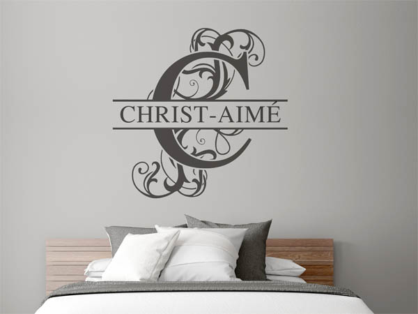 Wandtattoo verschnörkelter Buchstabe C mit Christ-Aimé
