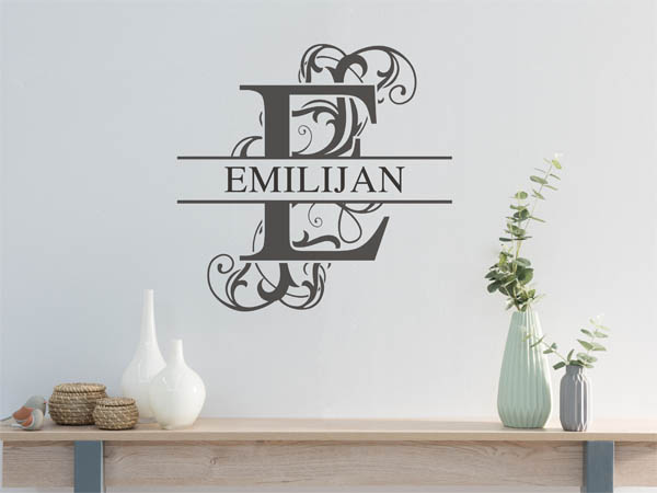 Wandtattoo verschnörkelter Buchstabe E mit Emilijan