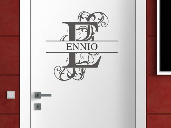 Wandtattoo verschnörkelter Buchstabe E mit Ennio