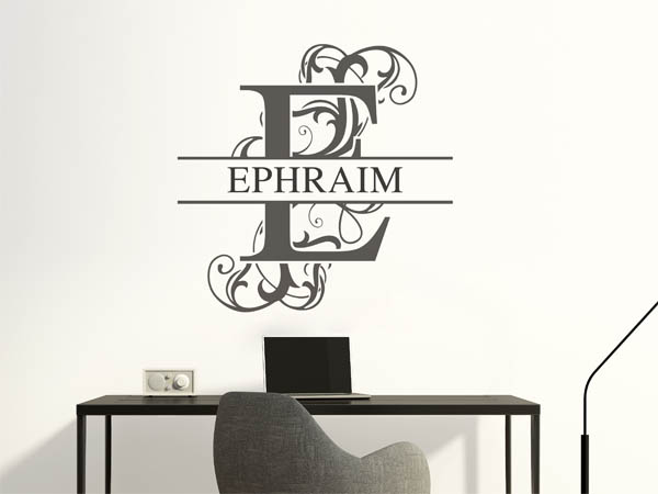 Wandtattoo verschnörkelter Buchstabe E mit Ephraim