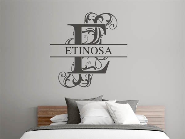 Wandtattoo verschnörkelter Buchstabe E mit Etinosa
