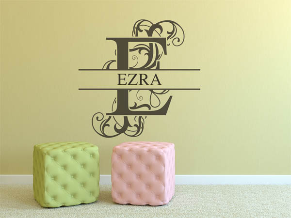 Wandtattoo verschnörkelter Buchstabe E mit Ezra