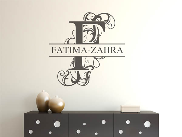 Wandtattoo verschnörkelter Buchstabe F mit Fatima-Zahra