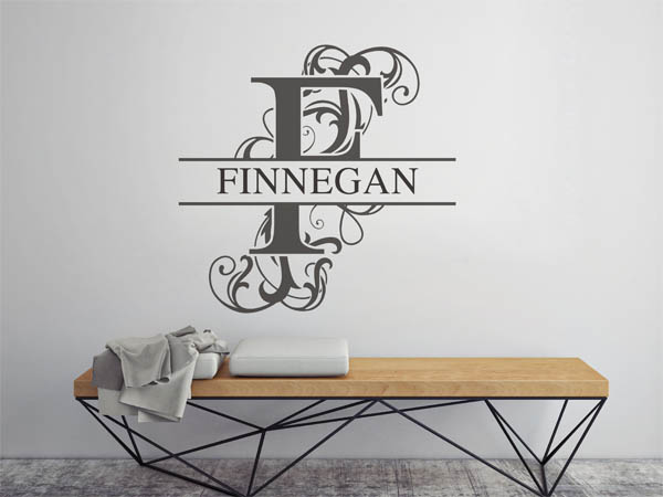 Wandtattoo verschnörkelter Buchstabe F mit Finnegan