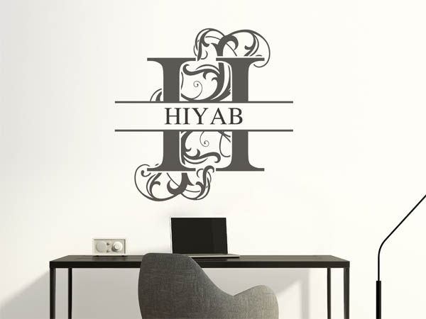 Wandtattoo verschnörkelter Buchstabe H mit Hiyab