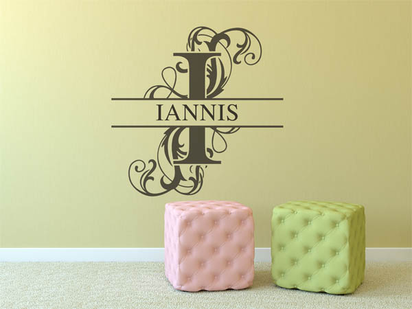 Wandtattoo verschnörkelter Buchstabe I mit Iannis