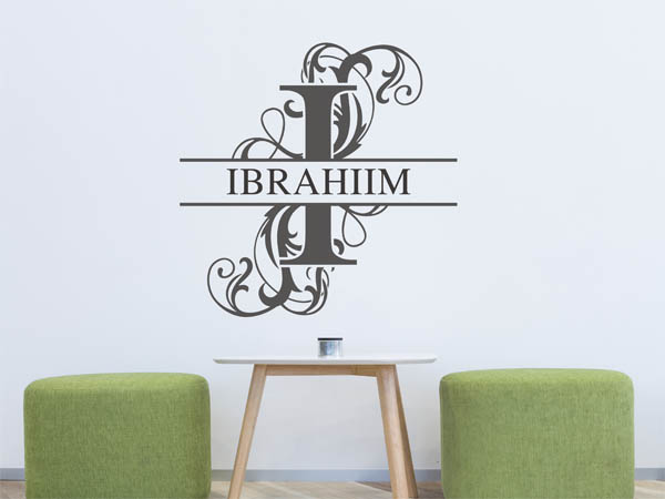 Wandtattoo verschnörkelter Buchstabe I mit Ibrahiim